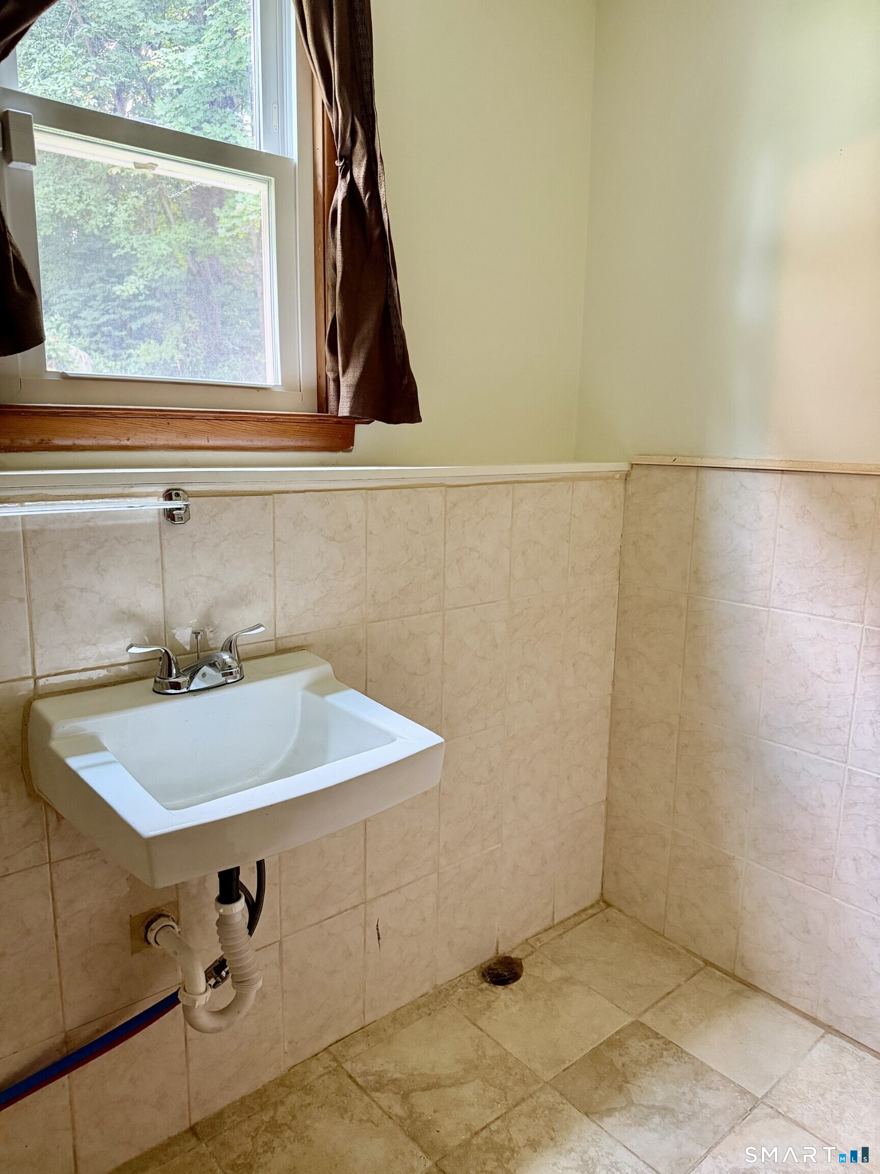 18 Hillside Street Danbury CT 06810