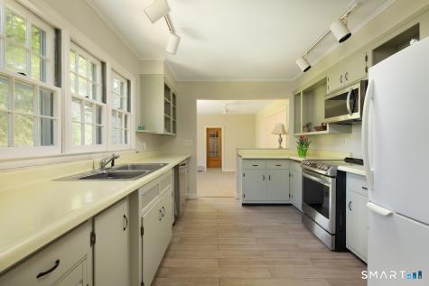 22 Robin Hill Lane Salisbury CT 06039
