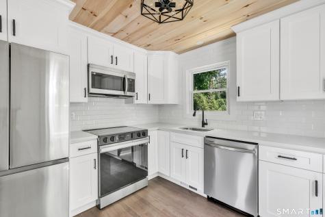 21 Meadow Street Milford CT 06460