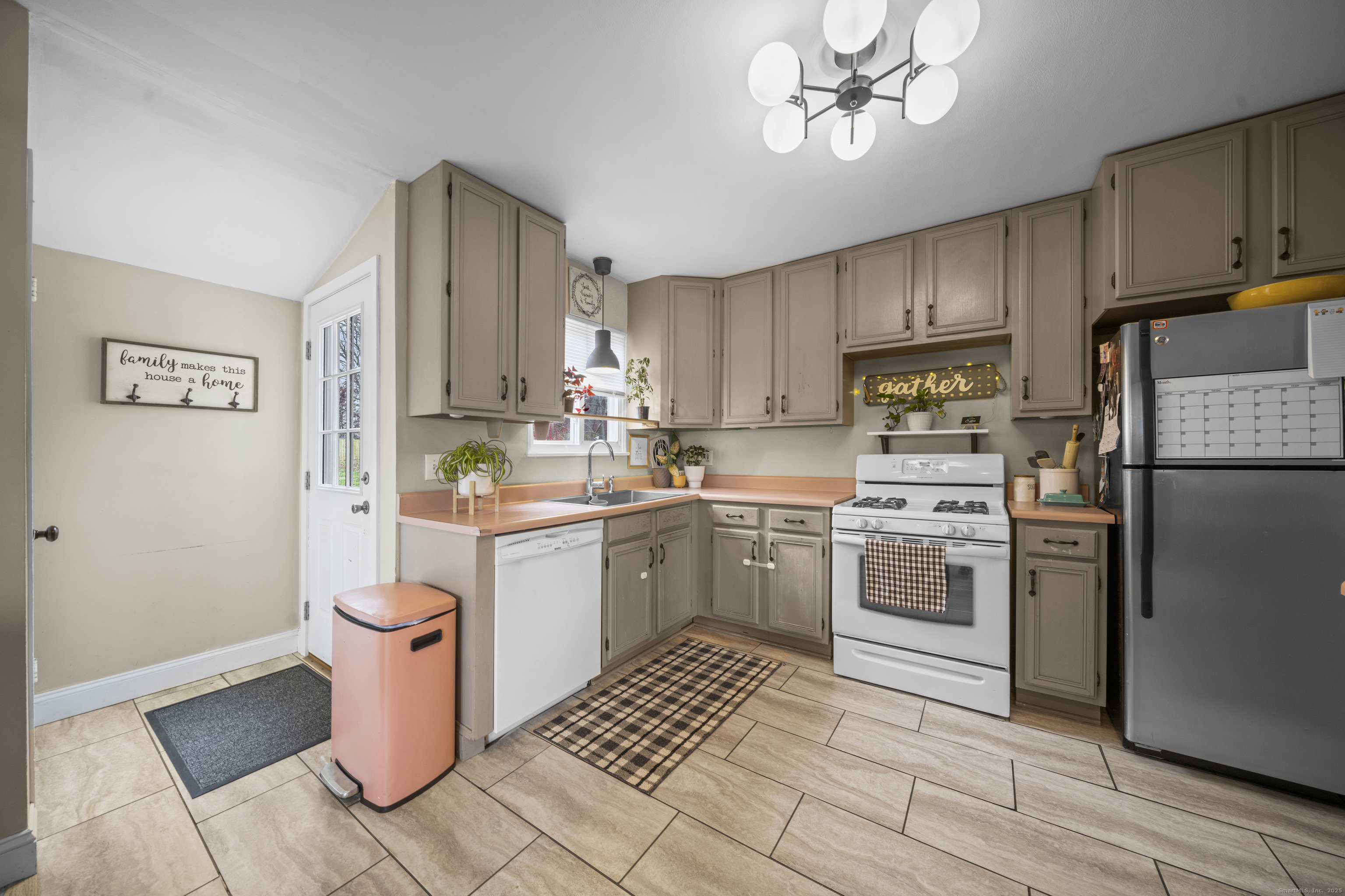 19 Thomas Street Windsor Locks CT 06096