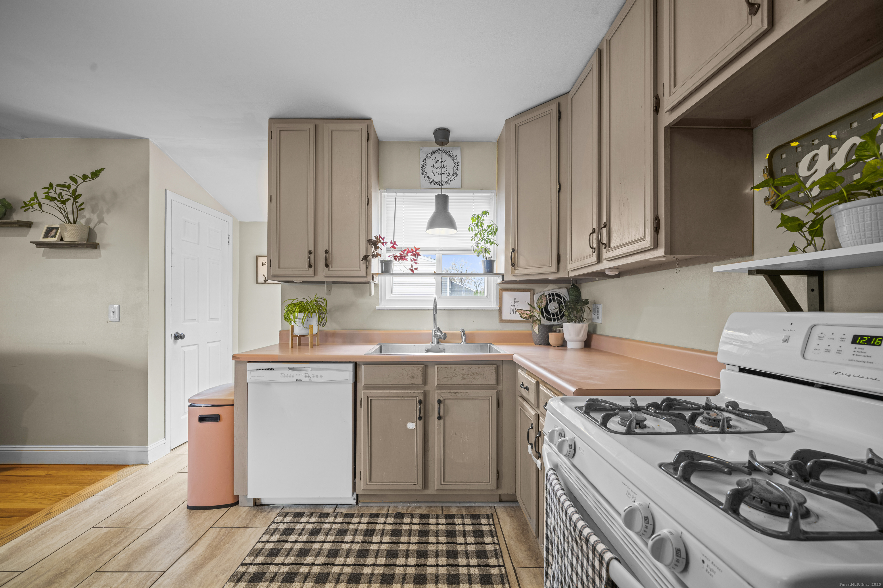 19 Thomas Street Windsor Locks CT 06096