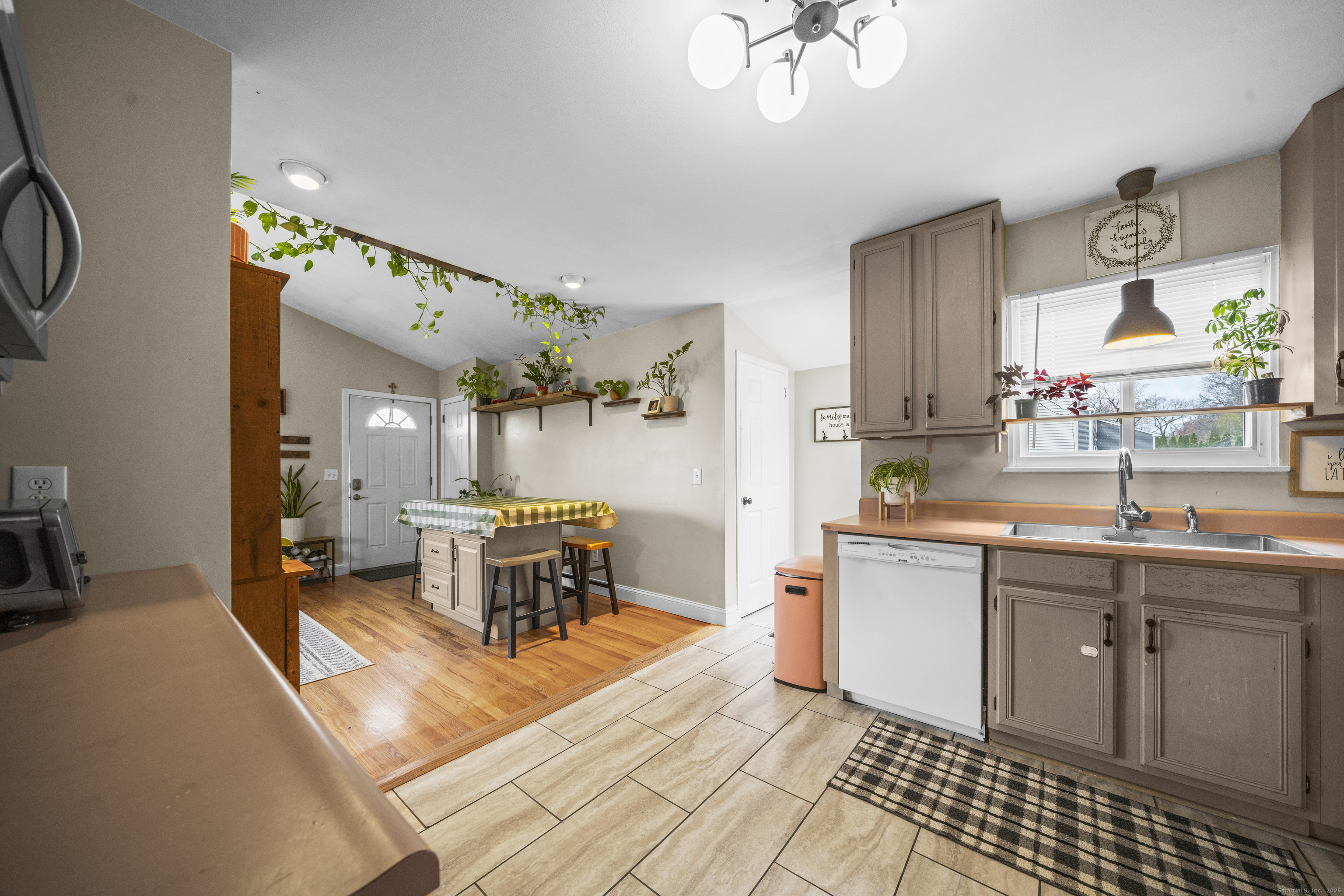 19 Thomas Street Windsor Locks CT 06096