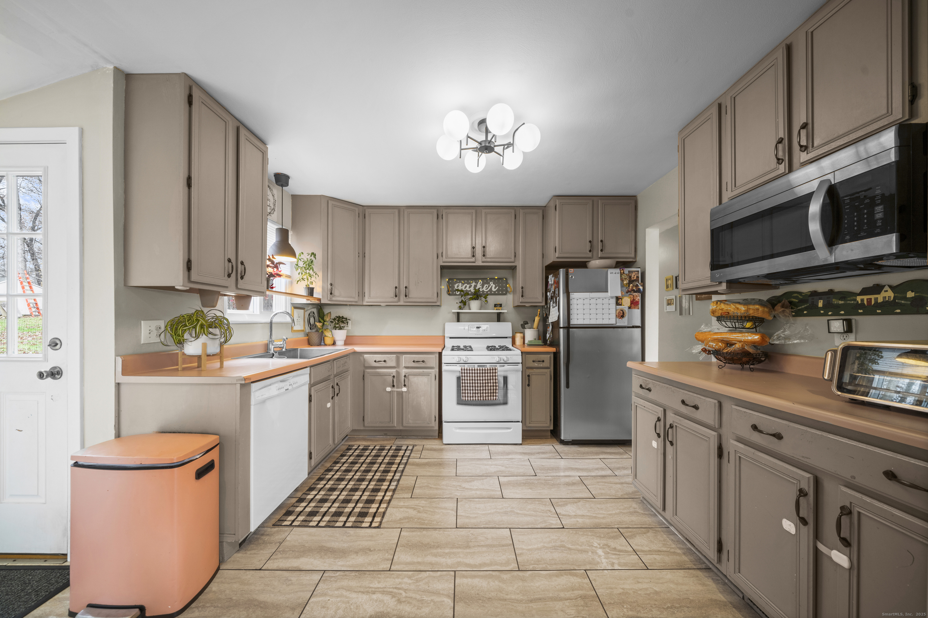 19 Thomas Street Windsor Locks CT 06096