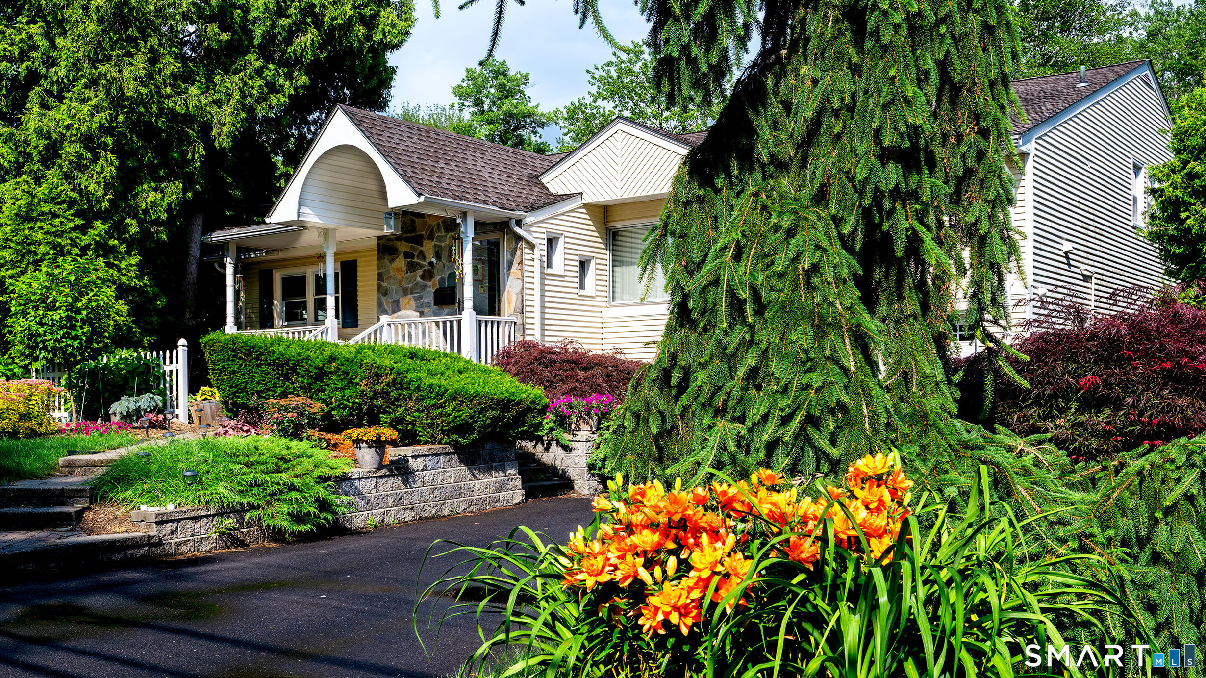 200 Mohegan Drive West Hartford CT 06117