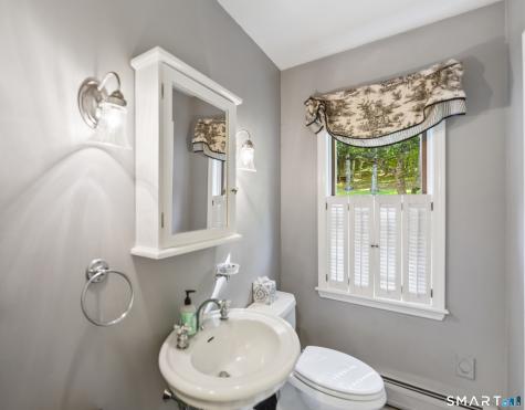 18 Gelding Hill Road Newtown CT 06482