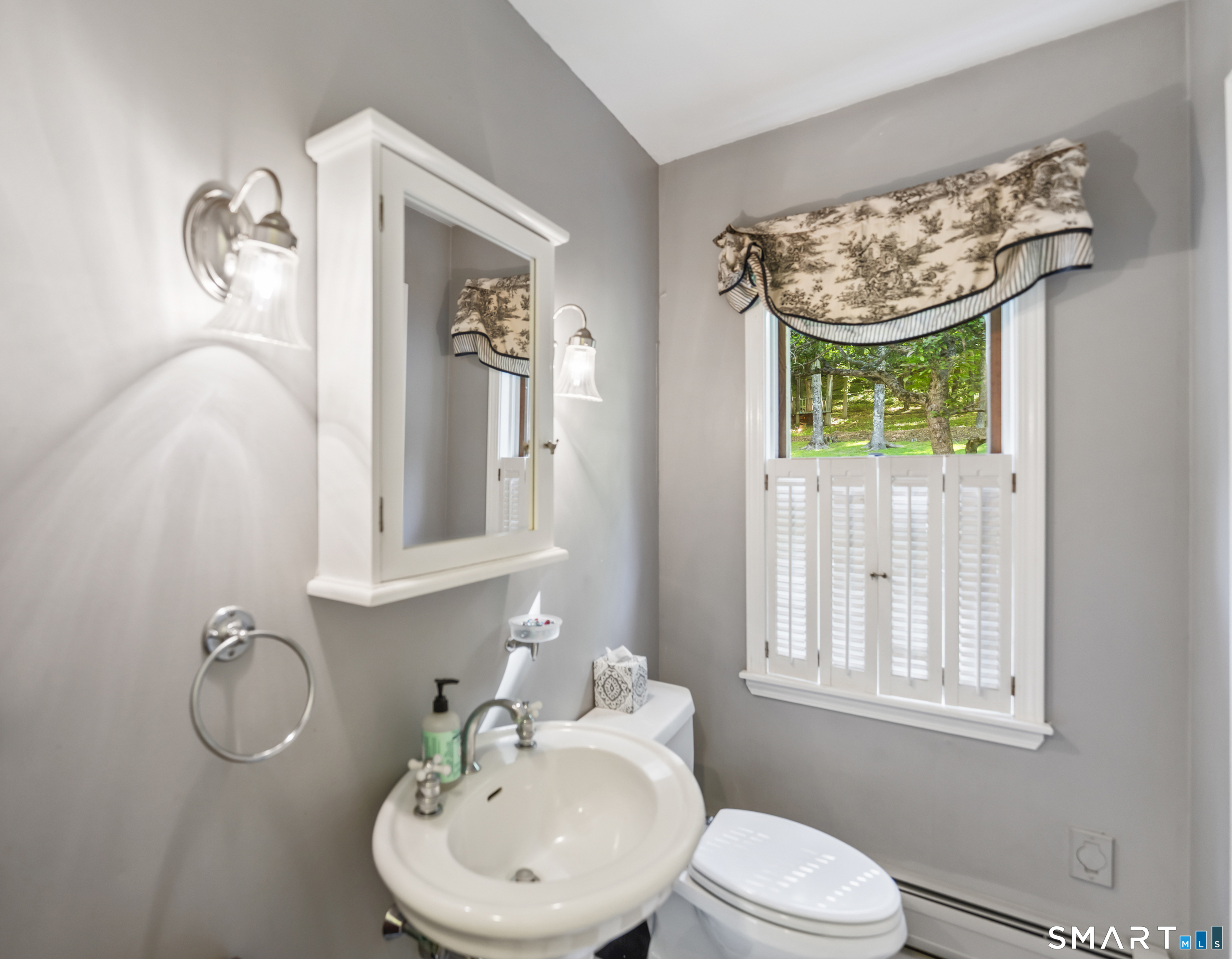 18 Gelding Hill Road Newtown CT 06482