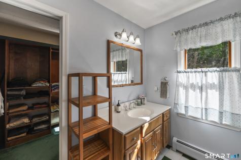 18 Gelding Hill Road Newtown CT 06482