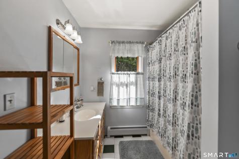 18 Gelding Hill Road Newtown CT 06482