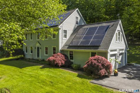 18 Gelding Hill Road Newtown CT 06482