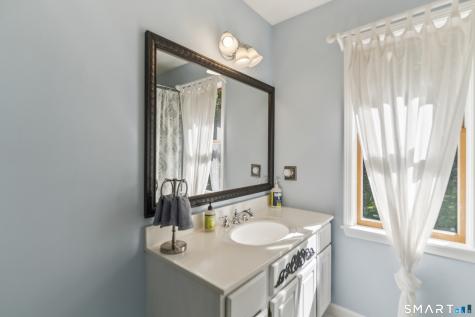 18 Gelding Hill Road Newtown CT 06482