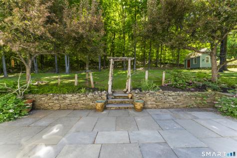 18 Gelding Hill Road Newtown CT 06482