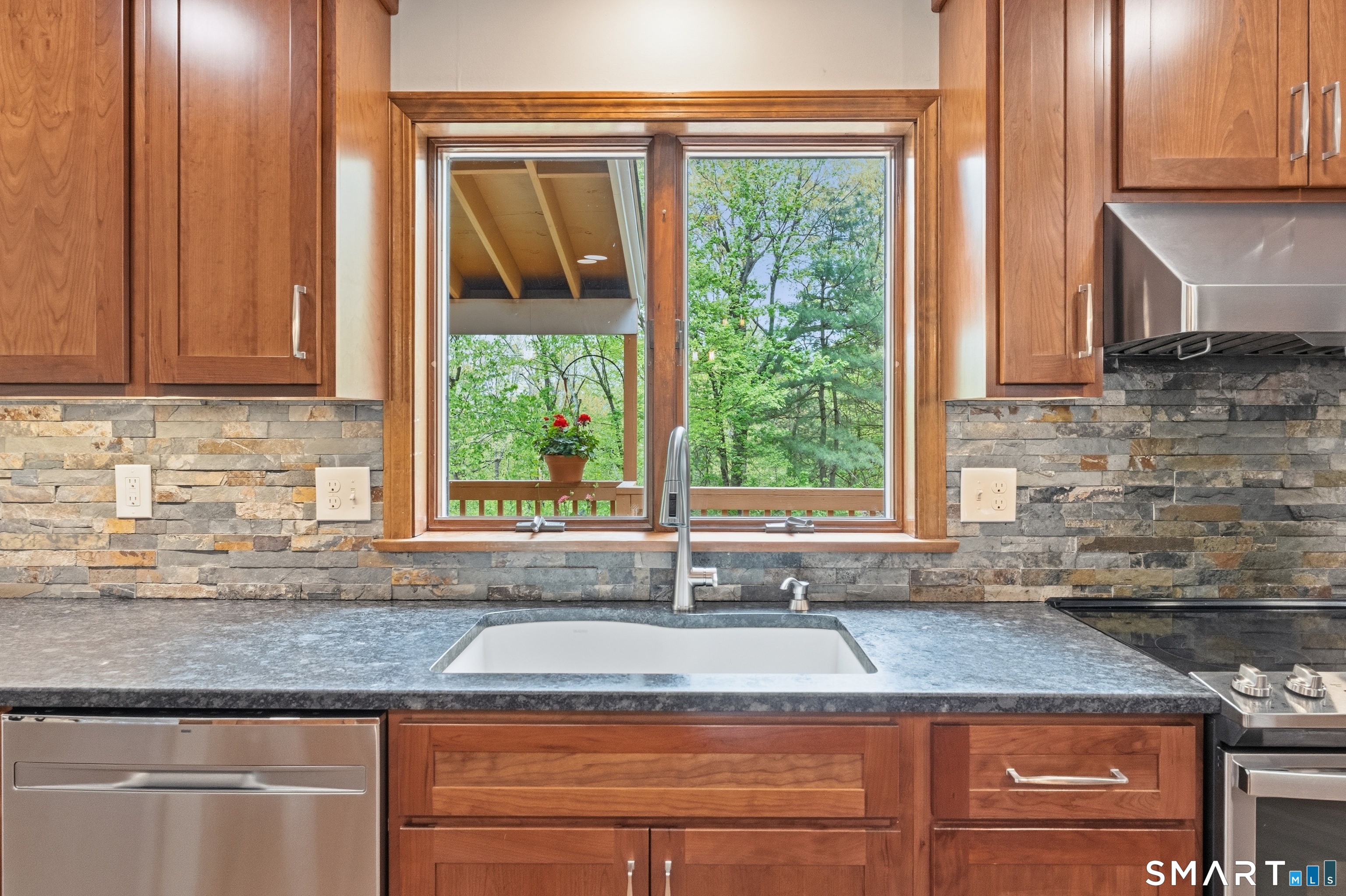 877 Newgate Road Suffield CT 06093