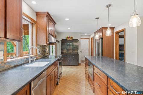 877 Newgate Road Suffield CT 06093