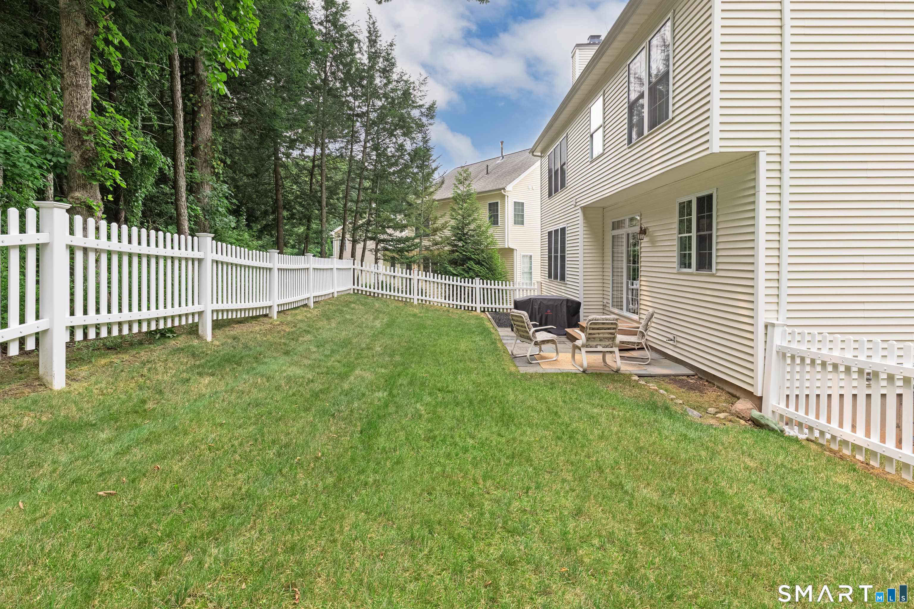 8 Minuteman Circle Southbury CT 06488