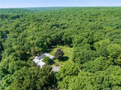 95 Umpawaug Road Redding CT 06896