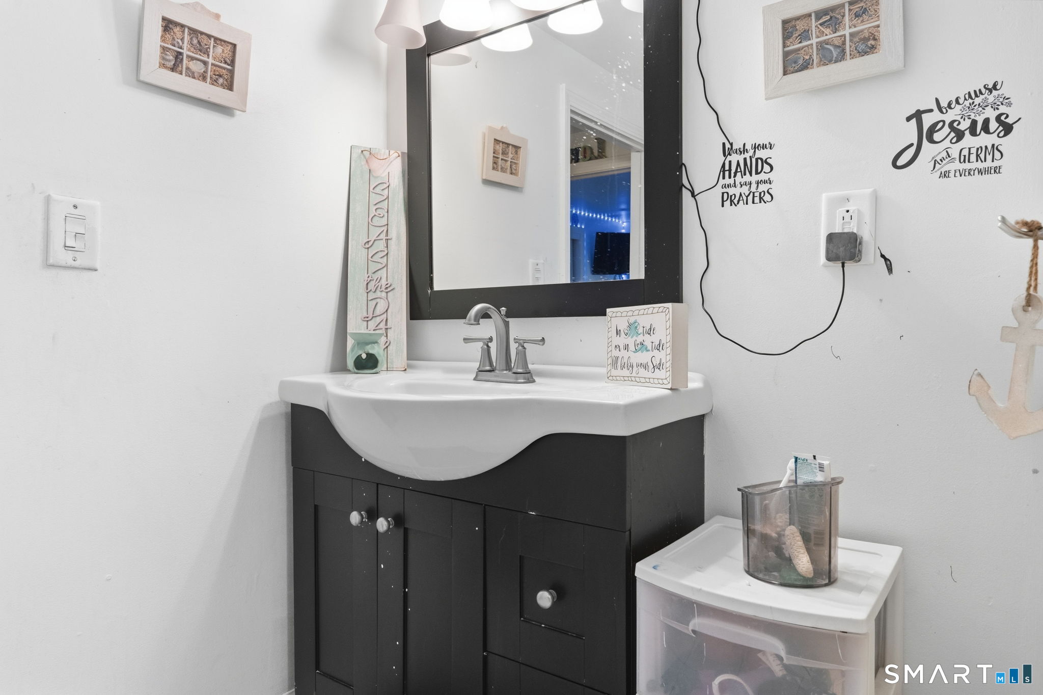 59 Raymond Street New London CT 06320