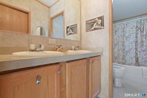 6 Evergreen Park Clinton CT 06413