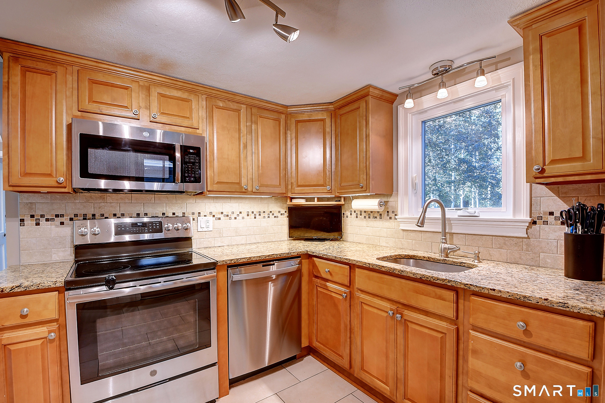 19 Shannon Road East Hartford CT 06118