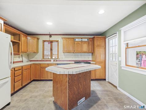 33 Cynthia Drive West Haven CT 06516