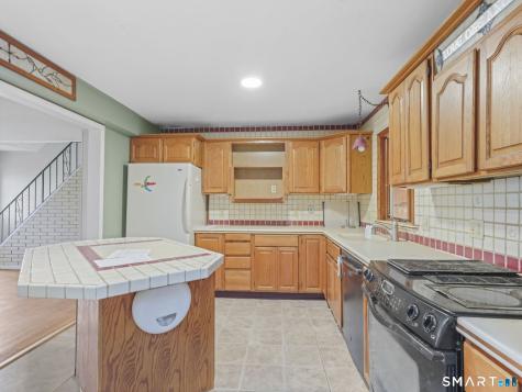 33 Cynthia Drive West Haven CT 06516