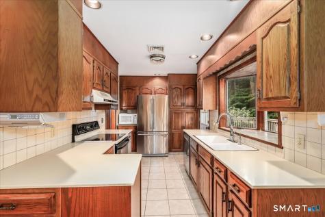 14 Ivy Lane Danbury CT 06811