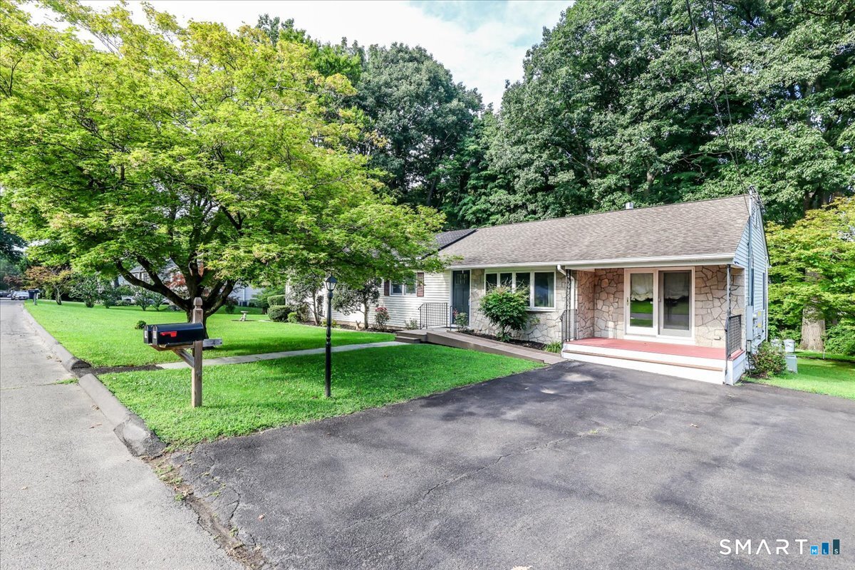 14 Ivy Lane Danbury CT 06811
