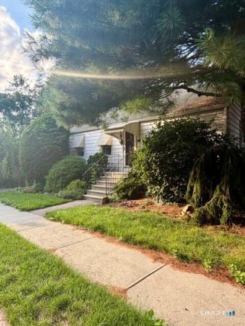 21 Athol Place Hamden CT 06517