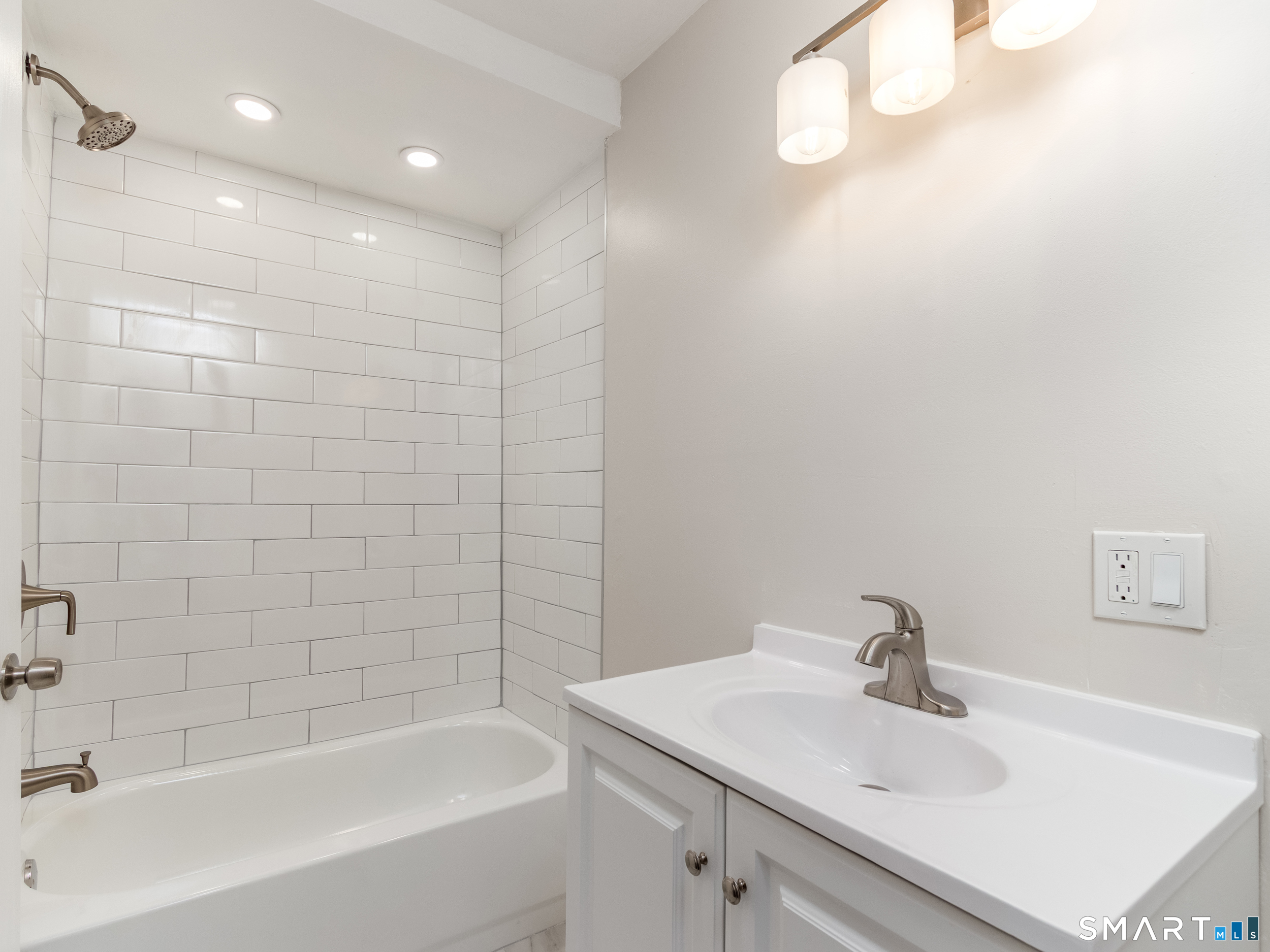 61 Clark Avenue North Haven CT 06473
