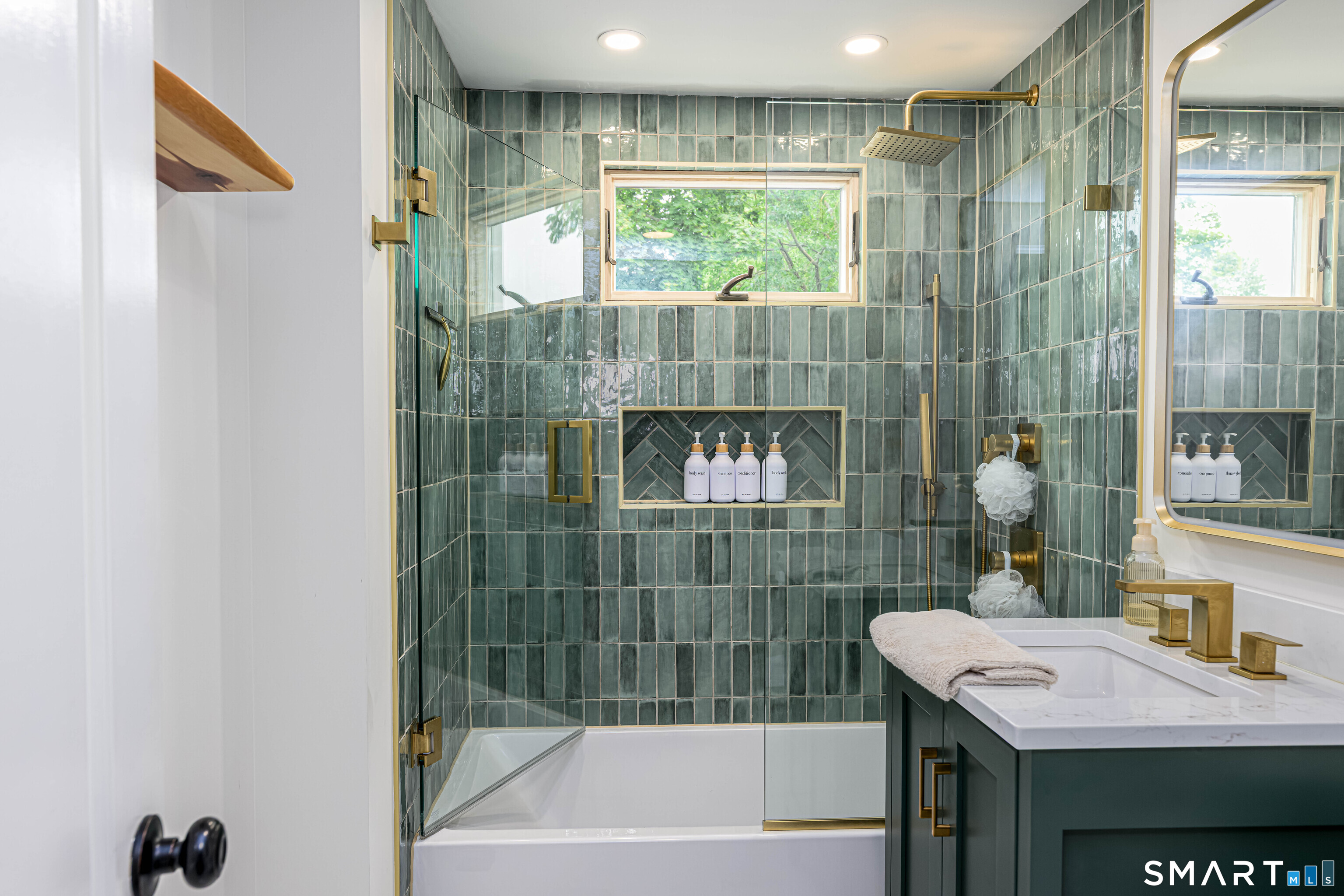 73 Clark Avenue East Haven CT 06512
