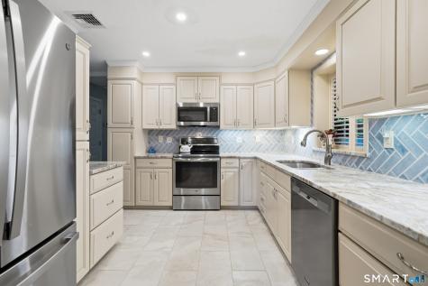 28 Meetinghouse Terrace New Milford CT 06776