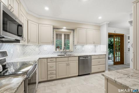 28 Meetinghouse Terrace New Milford CT 06776