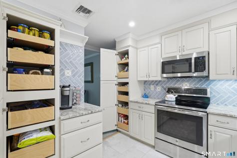 28 Meetinghouse Terrace New Milford CT 06776