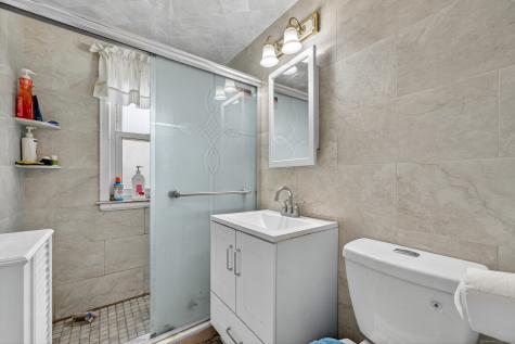 15 Saint John Street Manchester CT 06040