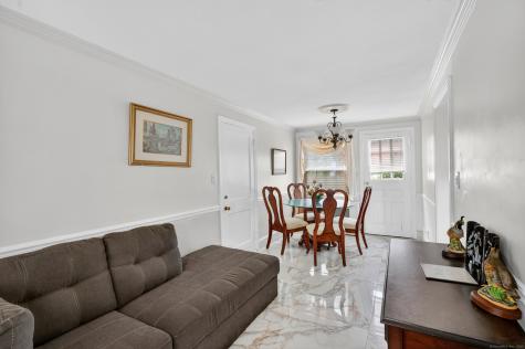 15 Saint John Street Manchester CT 06040