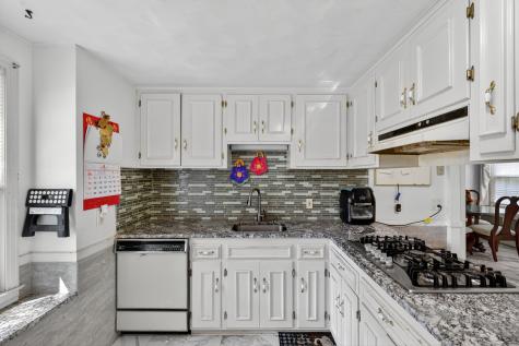 15 Saint John Street Manchester CT 06040