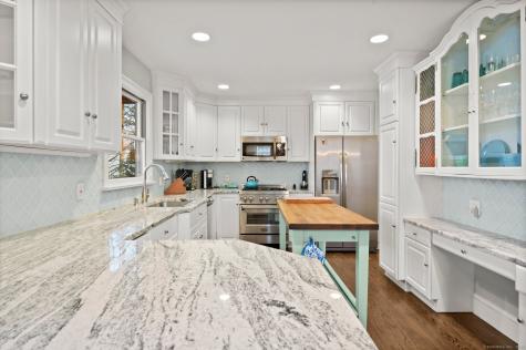 35 Knollcrest Road New Fairfield CT 06812