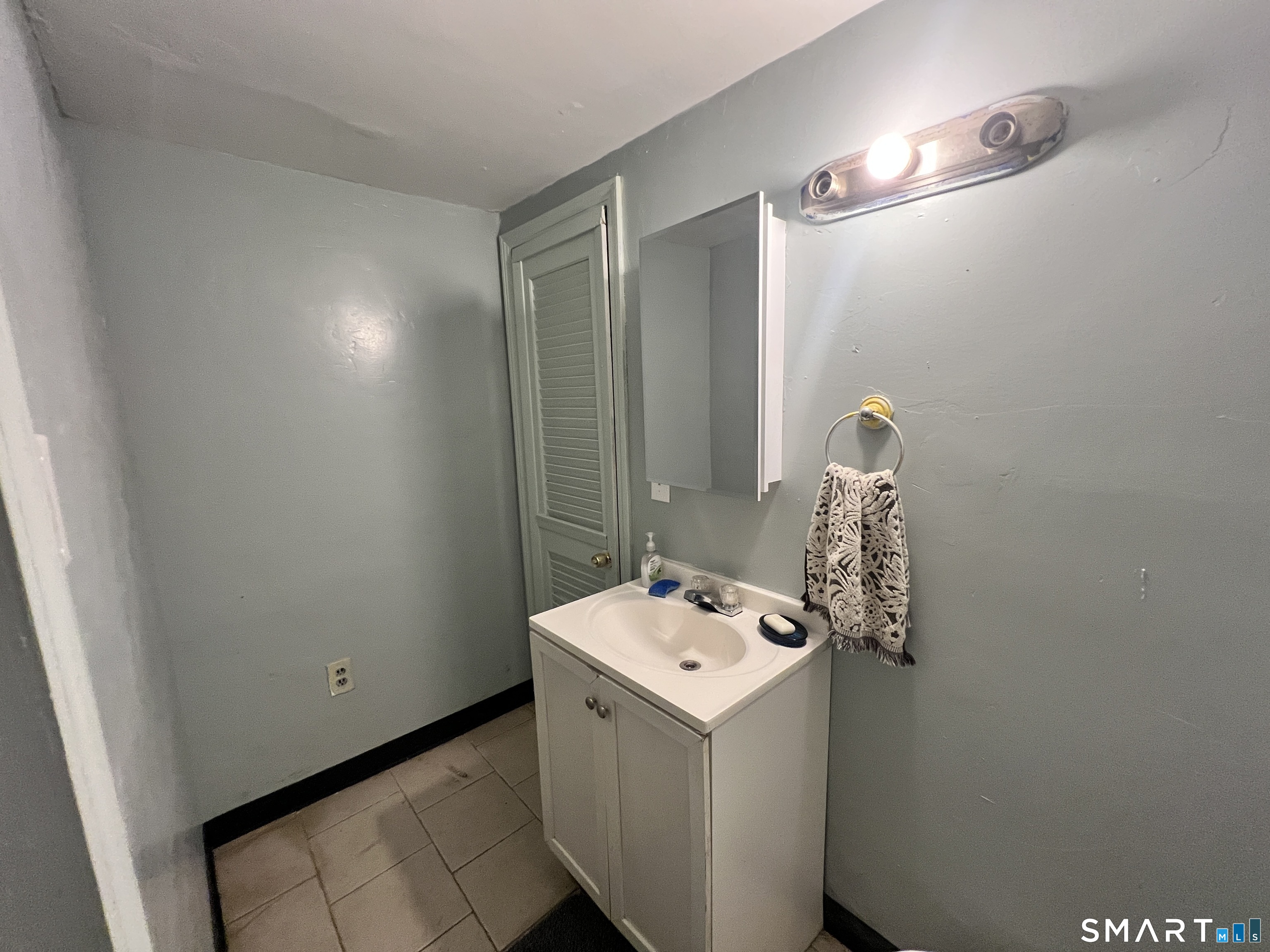 366 Dover Street Bridgeport CT 06610