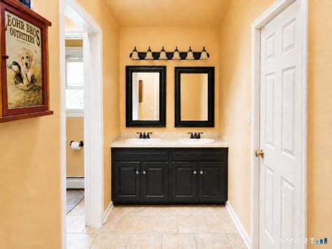 26 Mountain Laurel Lane Newtown CT 06482