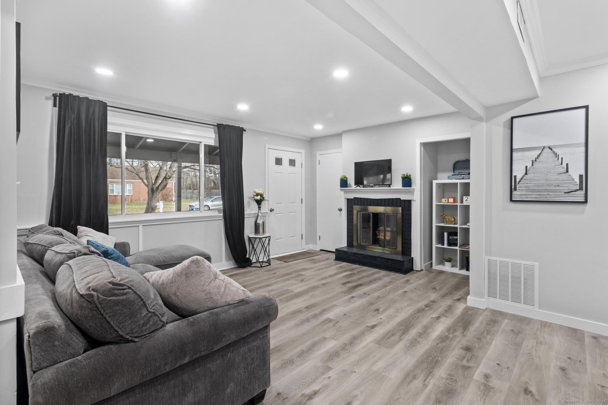 15 Woodford Drive Bloomfield CT 06002