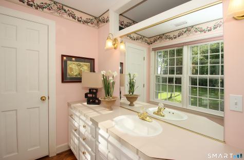 45 Longview Road Avon CT 06001