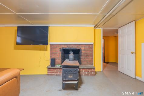 24 Karen Road Danbury CT 06811