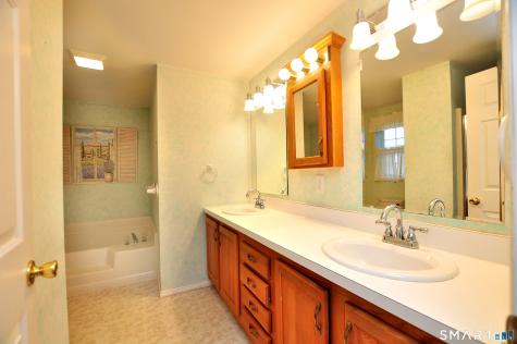 13 Laurel Circle East Windsor CT 06088