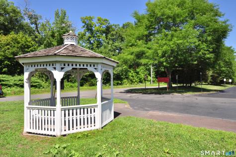 13 Laurel Circle East Windsor CT 06088