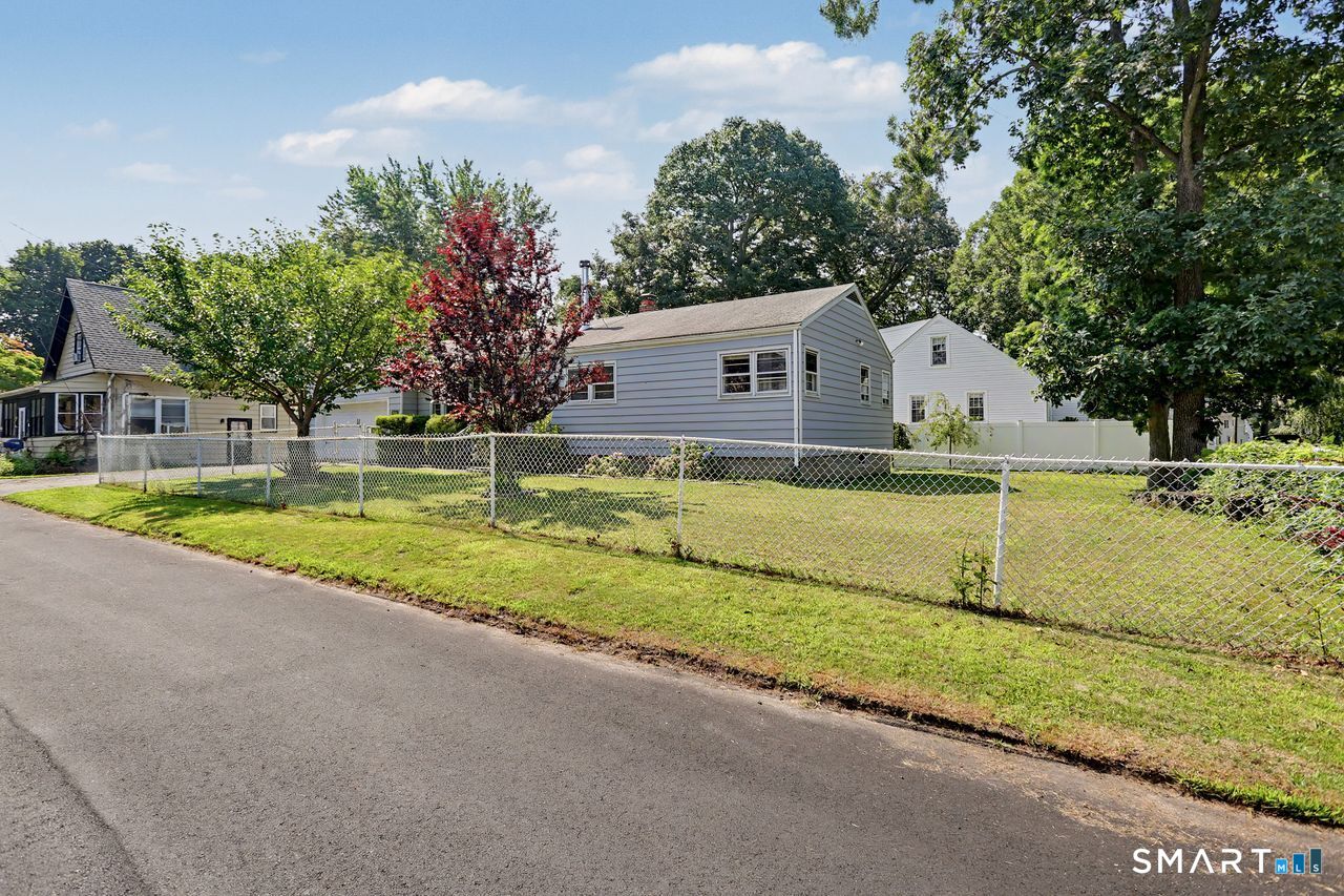 102 Andrews Avenue Milford CT 06460