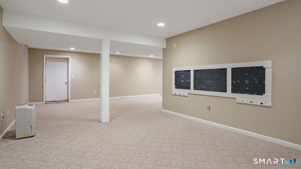 32 Pine Tree Hill Road Newtown CT 06470