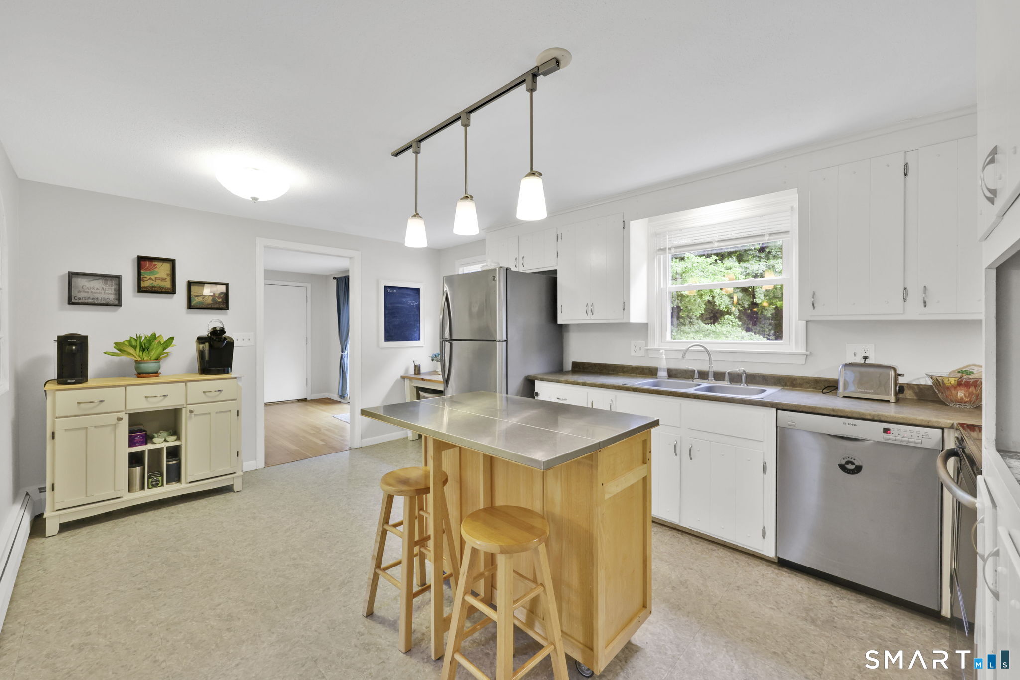 10 Pilgrim Circle Enfield CT 06082