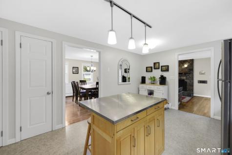 10 Pilgrim Circle Enfield CT 06082