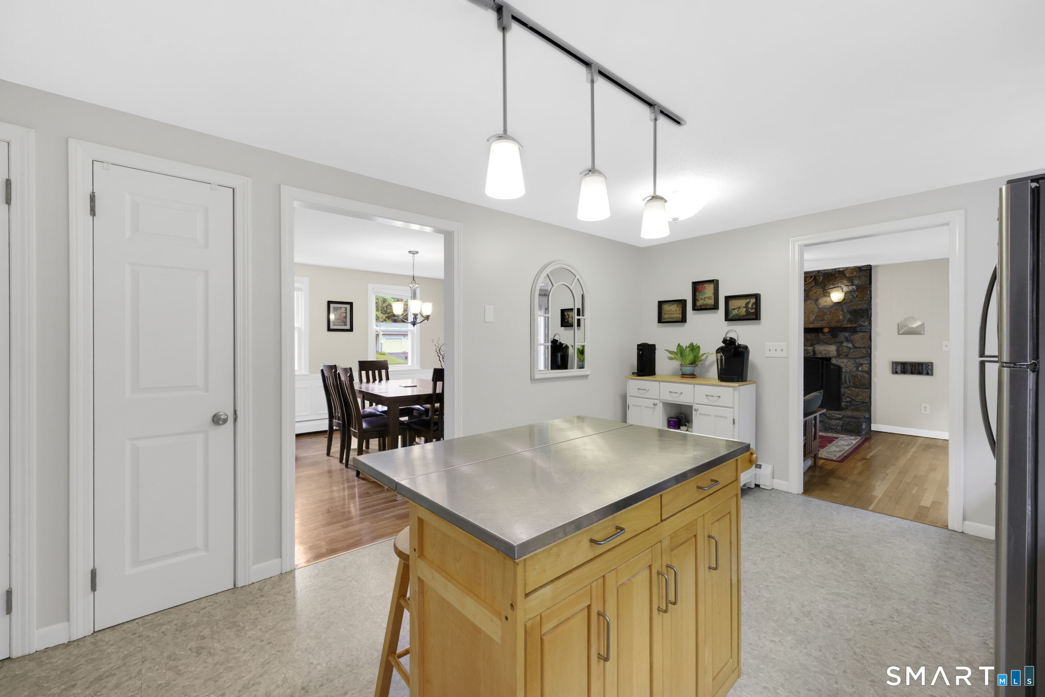 10 Pilgrim Circle Enfield CT 06082