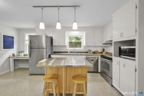 10 Pilgrim Circle Enfield CT 06082