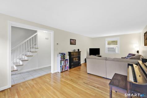 10 Pilgrim Circle Enfield CT 06082